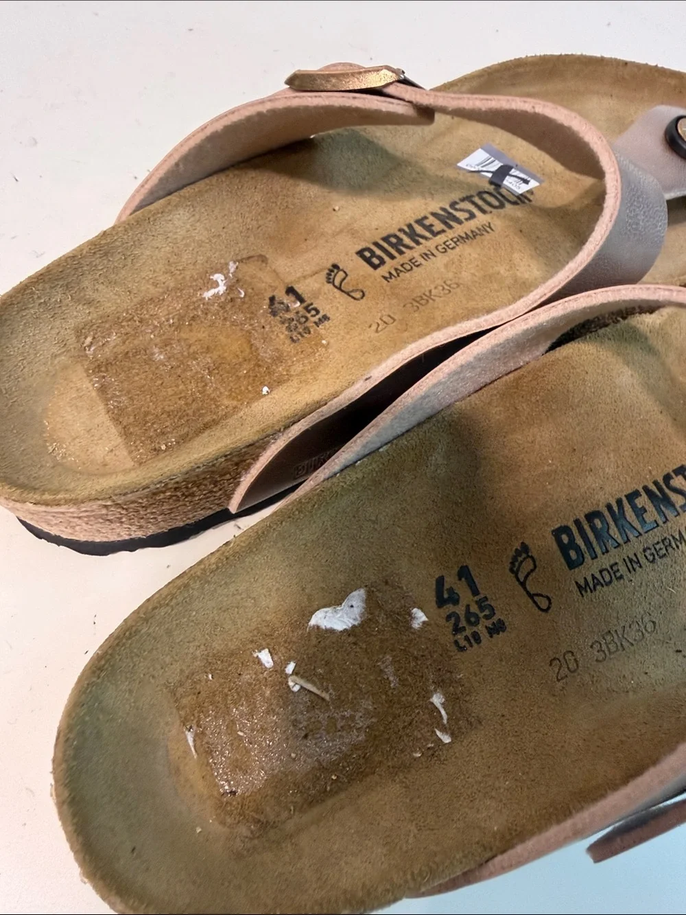Like new Birkenstock Metallic Rose Gold Thong Sandals women’s 10